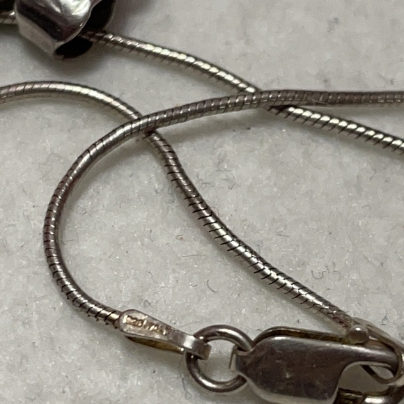 Vintage sterling silver locket on a sterling chain 16” - Picture 9 of 12